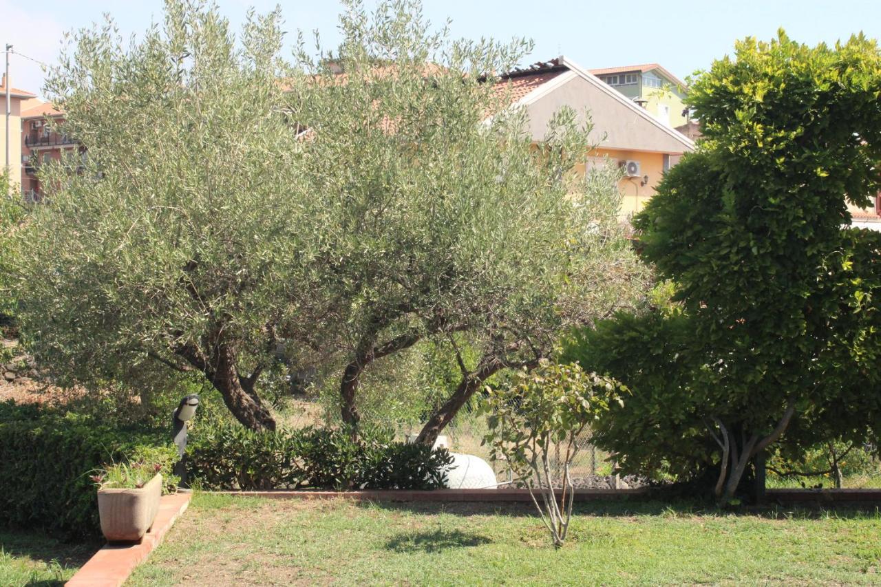 Villa Sicilia Apartment คาตาเนีย ภายนอก รูปภาพ