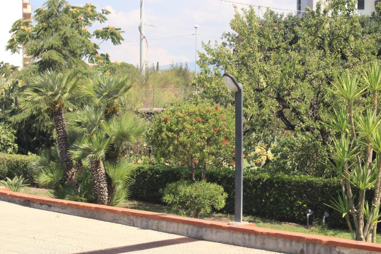 Villa Sicilia Apartment คาตาเนีย ภายนอก รูปภาพ