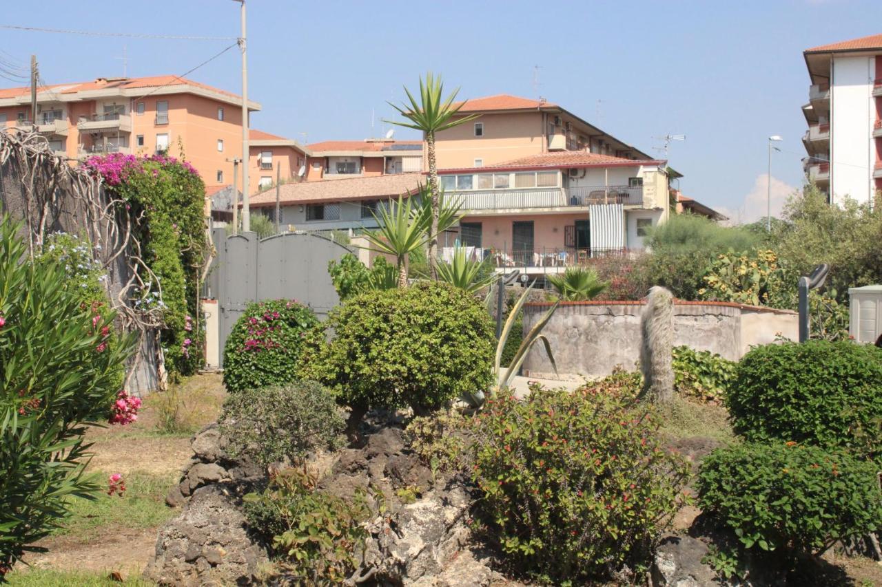 Villa Sicilia Apartment คาตาเนีย ภายนอก รูปภาพ